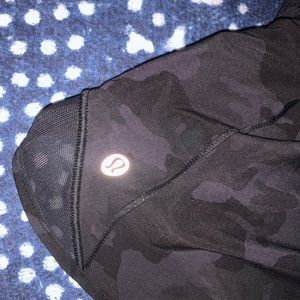 Size 2 Lululemon gotta hot shorts 2.5”